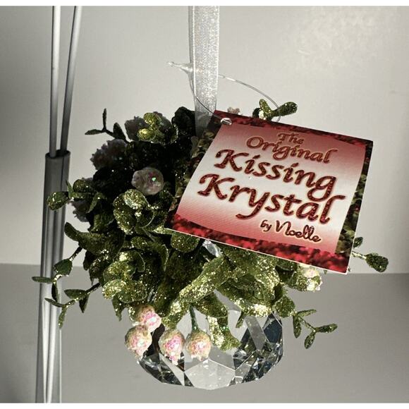 Ganz Original Kissing Krystal Acrylic Christmas Mistletoe Hanging Ornament Ball - Picture 1 of 4